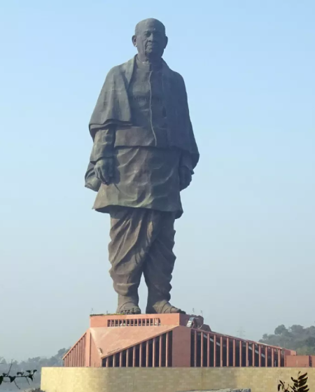Statue of Unity monument standing tall in Gujarat, India, showcasing the world’s tallest statue against a clear sky.